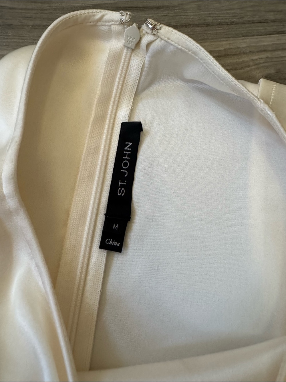 St. John Cream Satin Sleeveless Cowl Neck Studded Blouse Size Medium - Picture 4 of 12